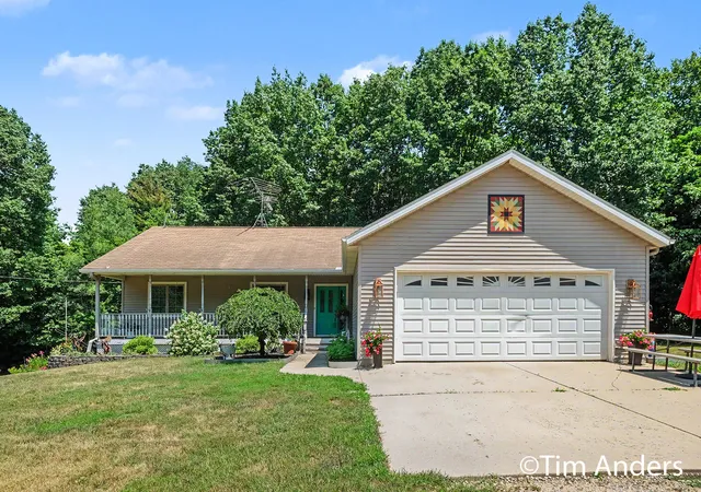 Photo 2 of Single family home for sale at 3455 Northkent Pine Dr, Kent City, MI 49330 | MLS# 65026034524 | Listing updated on 2026-07-19