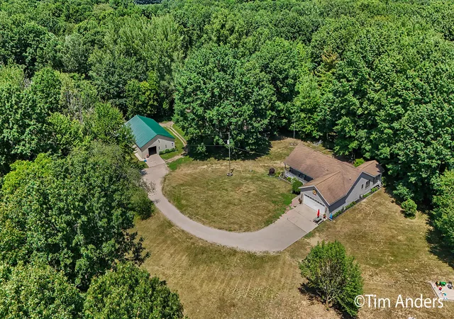 Photo 3 of Single family home for sale at 3455 Northkent Pine Dr, Kent City, MI 49330 | MLS# 65026034524 | Listing updated on 2026-10-03