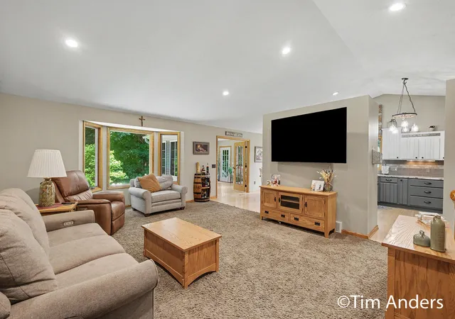 Photo 4 of Single family home for sale at 3455 Northkent Pine Dr, Kent City, MI 49330 | MLS# 65026034524 | Listing updated on 2026-10-03