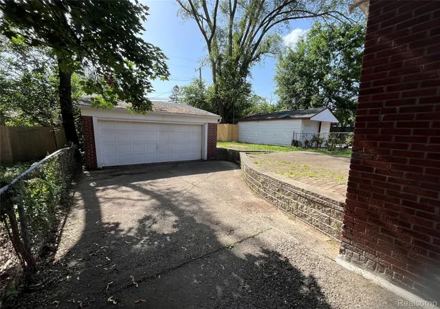 Photo 2 of Single family home for sale at 18307 Shaftsbury Ave, Detroit, MI 48219 | MLS# 20261052161 | Listing updated on 2026-09-01