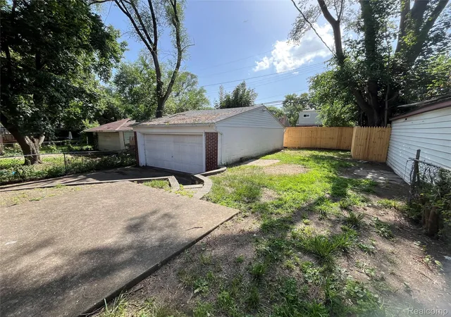 Photo 3 of Single family home for sale at 18307 Shaftsbury Ave, Detroit, MI 48219 | MLS# 20261052161 | Listing updated on 2026-09-01