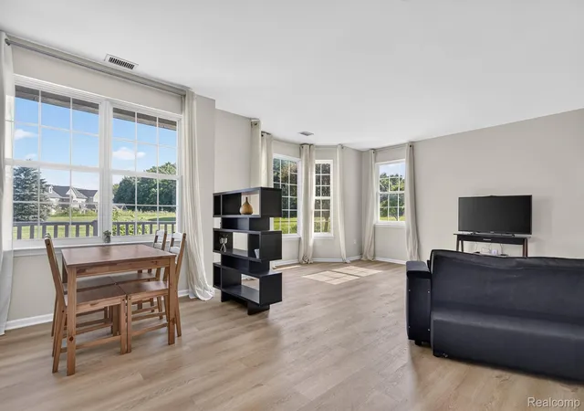 Listing Photo 3 - Condo for sale in building located at 4412 Aster Blvd, Howell, MI 48843