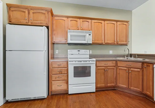 Listing Photo 4 - Condo for sale in building located at 2768 Sable Ct, Mount Pleasant, MI 48858