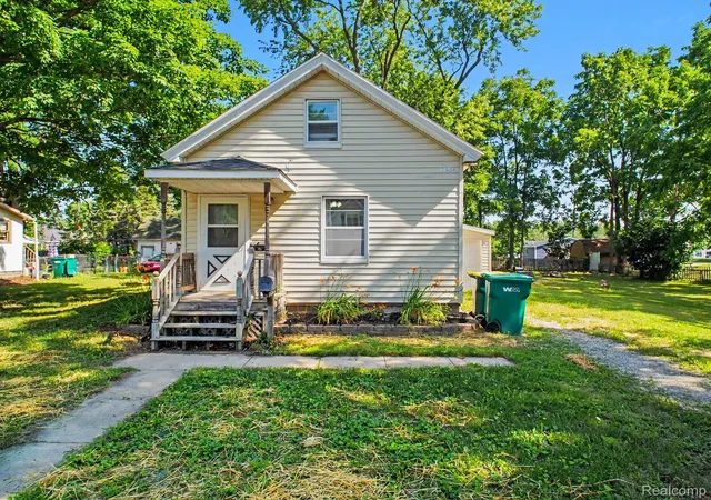 Photo 2 of Single family home for sale at 204 W Perry St, Durand, MI 48429 | MLS# 20261052212 | Listing updated on 2026-08-18