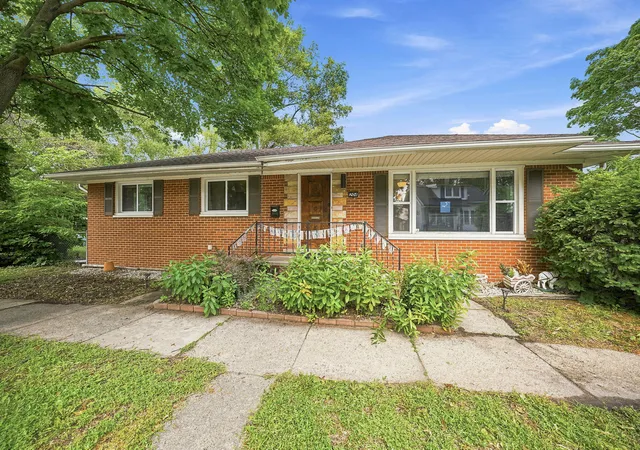 1st image of 204 Edgewood Pl Pl, Ferndale, MI 48220 | MLS# 81026034565