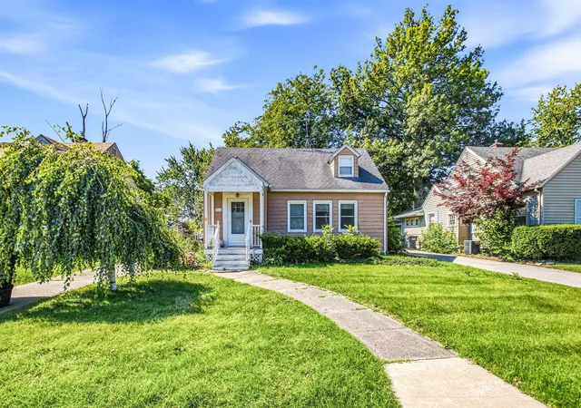 Photo 3 of Single family home for sale at 912 Kingsley Ave, Saint Joseph, MI 49085 | MLS# 69026034560 | Listing updated on 2026-07-11