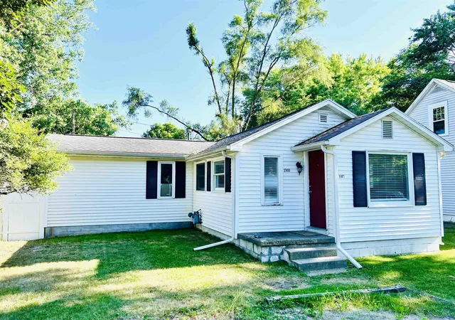 Photo 1 of Sale Pending at 1303 Elm St, Mount Pleasant, MI 48858 | MLS# 79080070819 | Listing updated on 2026-07-11