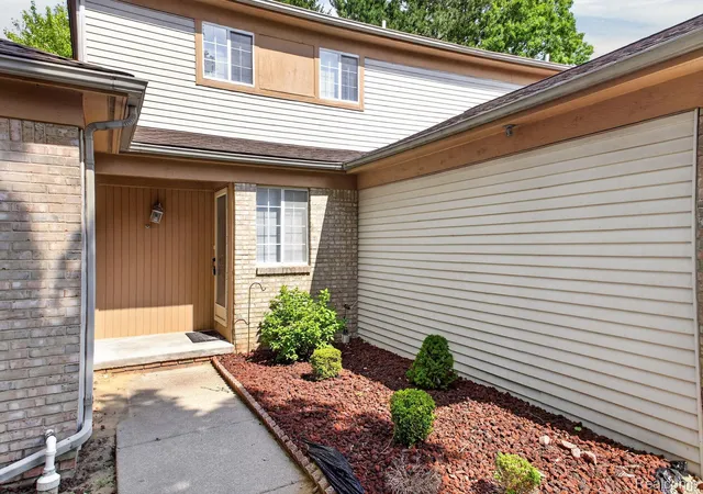 Photo 2 of Condo for sale at 6384 Hunter Pointe St, Westland, MI 48185 | MLS# 20261052230 | Listing updated on 2026-08-04