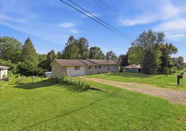 Photo 2 of Single family home for sale at 209 Cardinal Ave, Battle Creek, MI 49037 | MLS# 65026034582 | Listing updated on 2026-10-21
