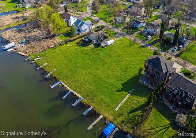 Photo 2 of Single family home for sale at 1105 Oregon Blvd, Waterford, MI 48327 | MLS# 20261052247 | Listing updated on 2026-07-17