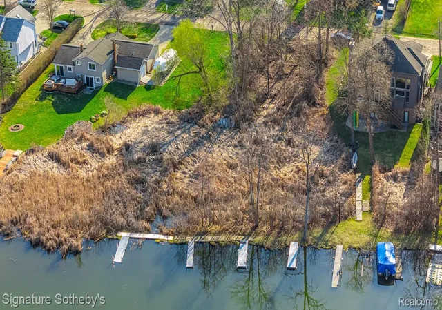 Photo 3 of Single family home for sale at 1105 Oregon Blvd, Waterford, MI 48327 | MLS# 20261052247 | Listing updated on 2026-07-17