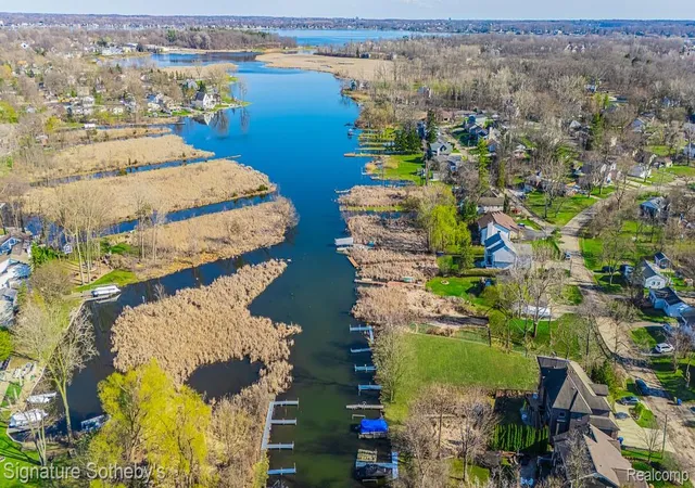 Photo 4 of Single family home for sale at 1105 Oregon Blvd, Waterford, MI 48327 | MLS# 20261052247 | Listing updated on 2026-07-17
