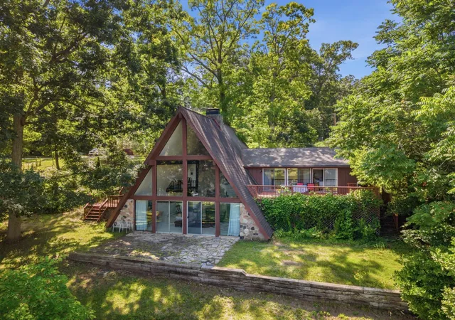 Photo 1 of Single family home for sale at 11881 Westshore Dr, Pinckney, MI 48169 | MLS# 81026034625 | Listing updated on 2026-08-03