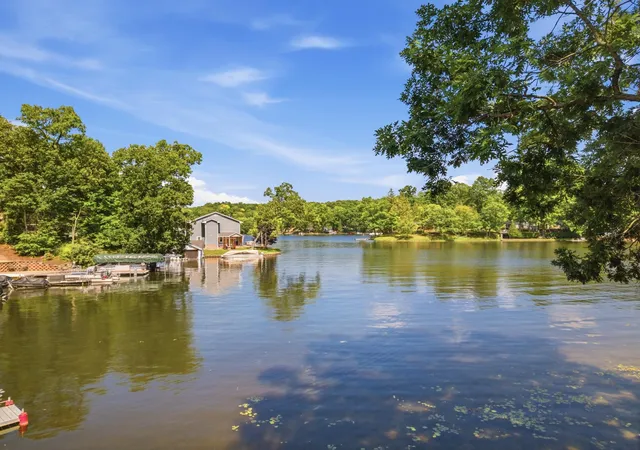 Photo 2 of Single family home for sale at 11881 Westshore Dr, Pinckney, MI 48169 | MLS# 81026034625 | Listing updated on 2026-08-03