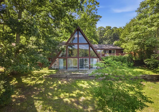 Photo 3 of Single family home for sale at 11881 Westshore Dr, Pinckney, MI 48169 | MLS# 81026034625 | Listing updated on 2026-08-03