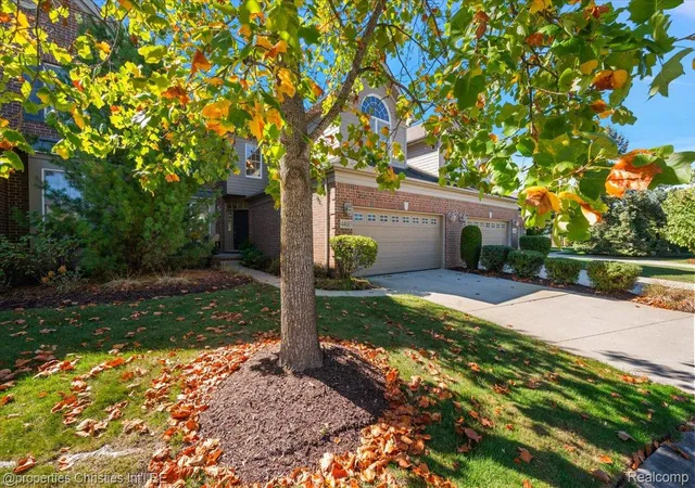 Listing Photo 4 - Condo for sale in building located at 44683 Broadmoor Cir N, Northville, MI 48168