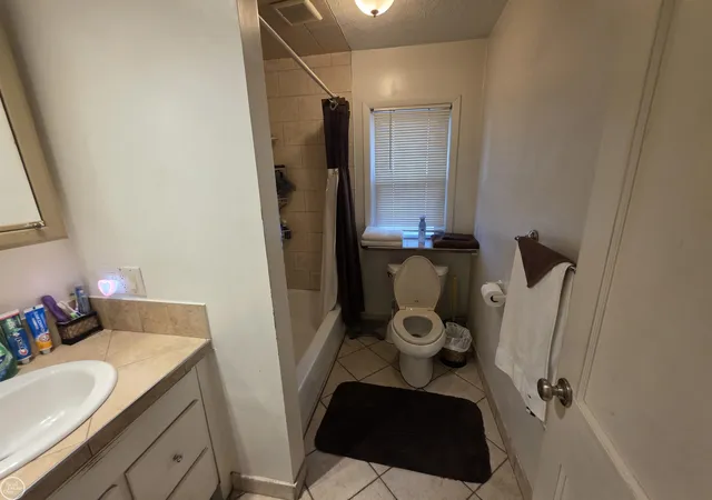 Photo 5 of Single family home for sale at 805 E Pearl Ave, Hazel Park, MI 48030 | MLS# 58050214176 | Listing updated on 2026-07-27