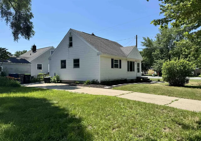 2nd image of 104 Bradley, Midland, MI 48640 | MLS# 79080070825