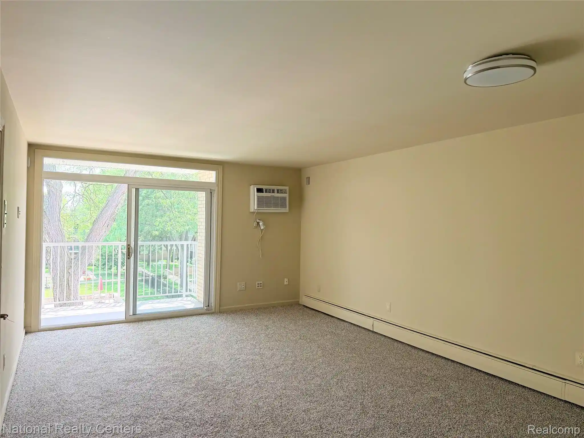 Listing Photo 2 - Condo for sale in 4913 Crooks Rd located at 4913 Crooks Rd, Royal Oak, MI 48073 - Unit #G4