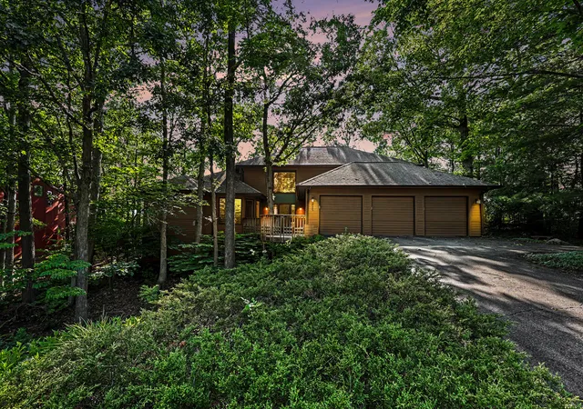 Photo 3 of Single family home for sale at 685 Green Rd, Ann Arbor, MI 48105 | MLS# 81026034647 | Listing updated on 2026-09-16