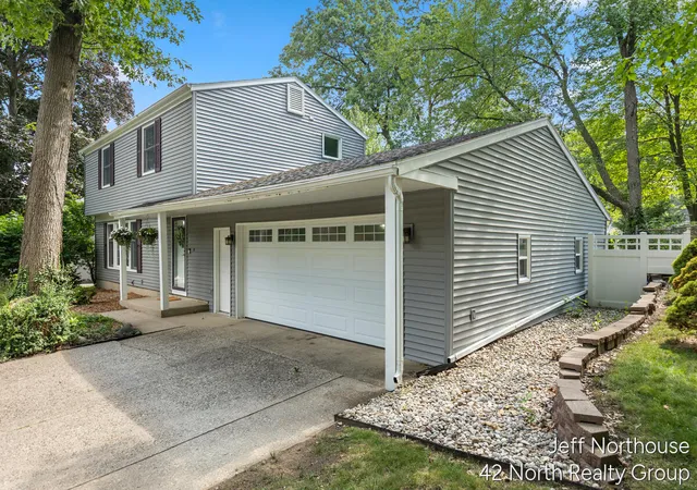 Photo 3 of Single family home for sale at 4619 Meryton Ave Nw, Comstock Park, MI 49321 | MLS# 65026034652 | Listing updated on 2026-07-31