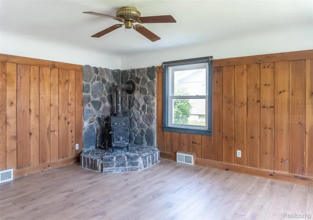 Photo 3 of Single family home for sale at 20301 Huron River Dr, Rockwood, MI 48173 | MLS# 20261052328 | Listing updated on 2026-08-31