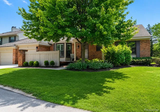 Photo 4 of Condo for sale at 7482 Sheffield, West Bloomfield, MI 48322 | MLS# 20261052330 | Listing updated on 2026-08-25