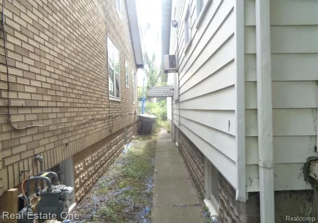 Photo 3 of Single family home for sale at 15727 Parkside St, Detroit, MI 48238 | MLS# 20261052334 | Listing updated on 2026-07-10