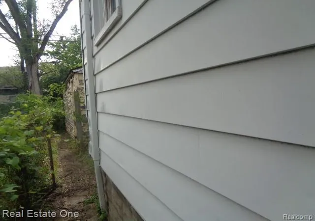 Photo 4 of Single family home for sale at 15727 Parkside St, Detroit, MI 48238 | MLS# 20261052334 | Listing updated on 2026-07-10