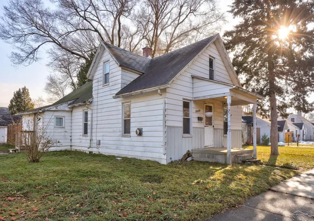 Photo 1 of Single family home for sale at 2502 Robinwood Ave, Saginaw, MI 48601 | MLS# 61050214192 | Listing updated on 2026-08-18