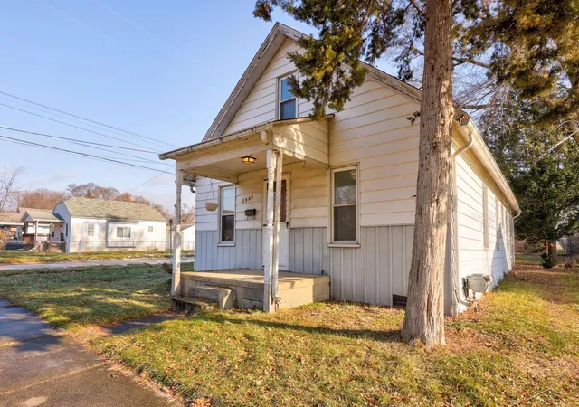 Photo 3 of Single family home for sale at 2502 Robinwood Ave, Saginaw, MI 48601 | MLS# 61050214192 | Listing updated on 2026-08-18