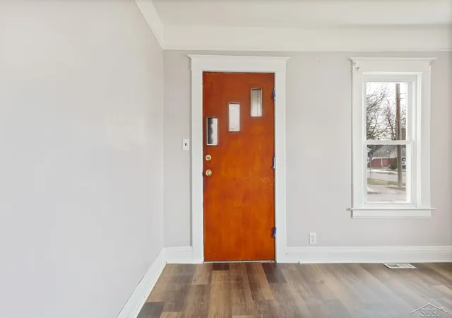 Photo 3 of Single family home for sale at 2502 Robinwood Ave, Saginaw, MI 48601 | MLS# 61050214192 | Listing updated on 2026-08-18