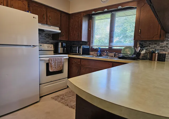 Listing Photo 4 - Condo for sale in building located at 1605 &1609 Pheasant Run, Baroda, MI 49101
