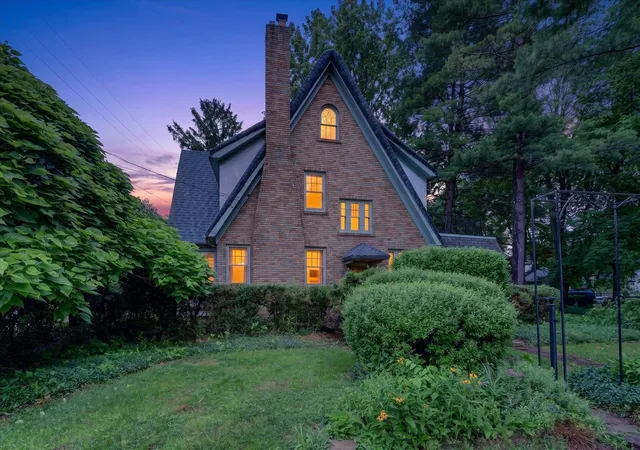 1st image of 1124 Ashley Dr, Kalamazoo, MI 49048 | MLS# 66026034677