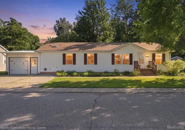 Photo 1 of Single family home for sale at 508 Bush Lake Ln, Marysville, MI 48040 | MLS# 20261052358 | Listing updated on 2026-09-11
