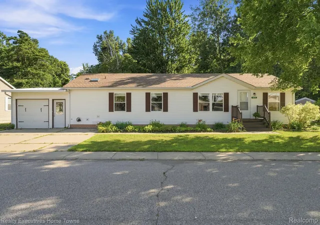 Photo 2 of Single family home for sale at 508 Bush Lake Ln, Marysville, MI 48040 | MLS# 20261052358 | Listing updated on 2026-09-11