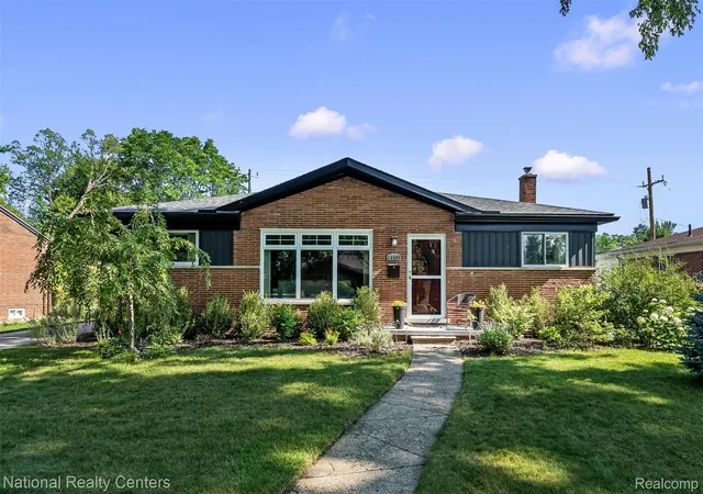 1st image of 16996 Elizabeth St, Beverly Hills, MI 48025 | MLS# 20261052363