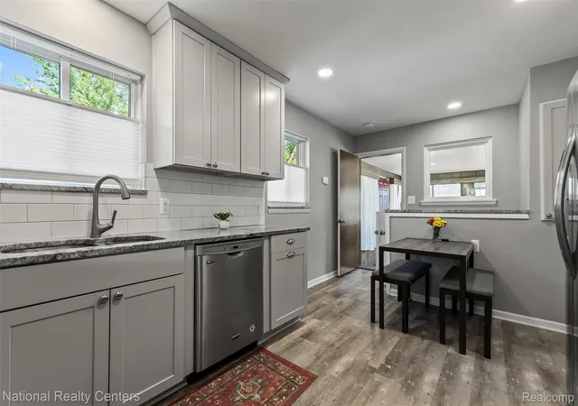 3rd image of 16996 Elizabeth St, Beverly Hills, MI 48025 | MLS# 20261052363