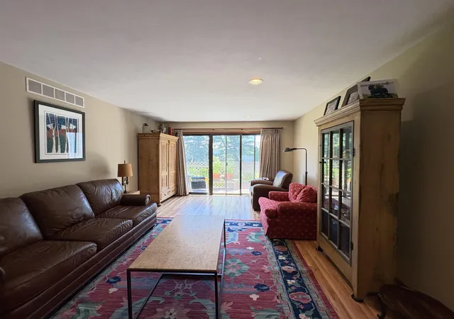 Listing Photo 5 - Condo for sale in building located at 926 Vlg Ct, Holland, MI 49423
