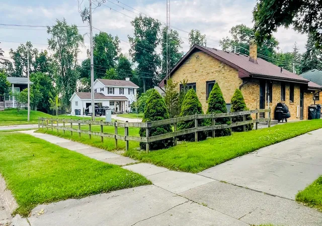 17th image of 1920 Langley Ave, Saint Joseph, MI 49085 | MLS# 71026034690
