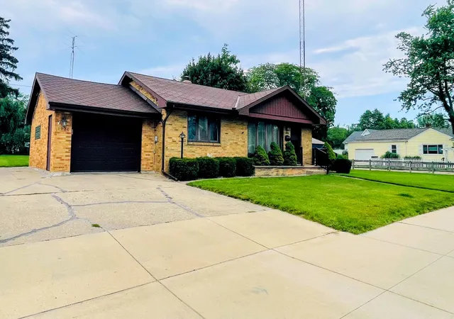 1st image of 1920 Langley Ave, Saint Joseph, MI 49085 | MLS# 71026034690