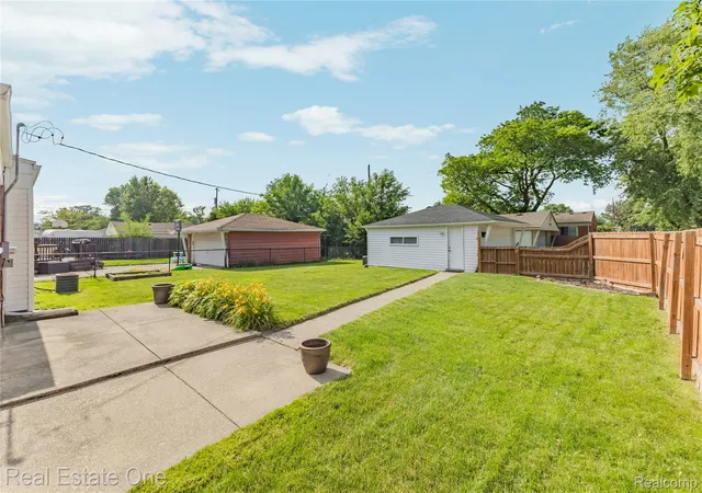 Photo 3 of Single family home for sale at 11927 Engleman Rd, Warren, MI 48089 | MLS# 20261052374 | Listing updated on 2026-08-25
