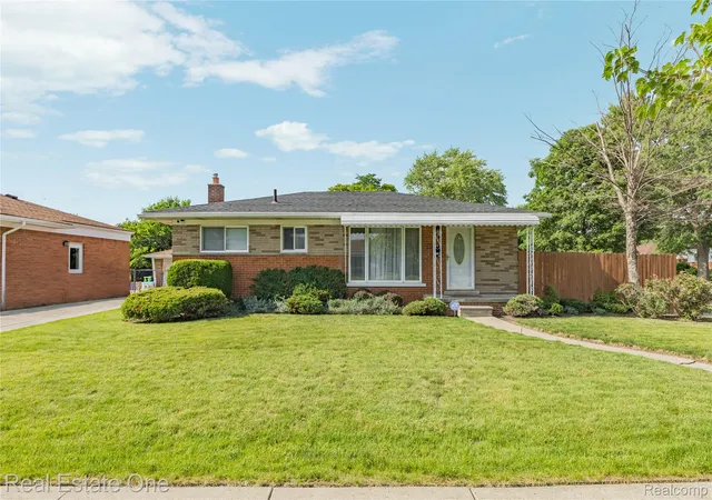 Photo 4 of Single family home for sale at 11927 Engleman Rd, Warren, MI 48089 | MLS# 20261052374 | Listing updated on 2026-08-25