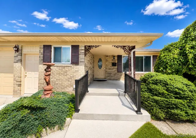 4th image of 34398 Greentrees Rd, Sterling Heights, MI 48312 | MLS# 20261052375
