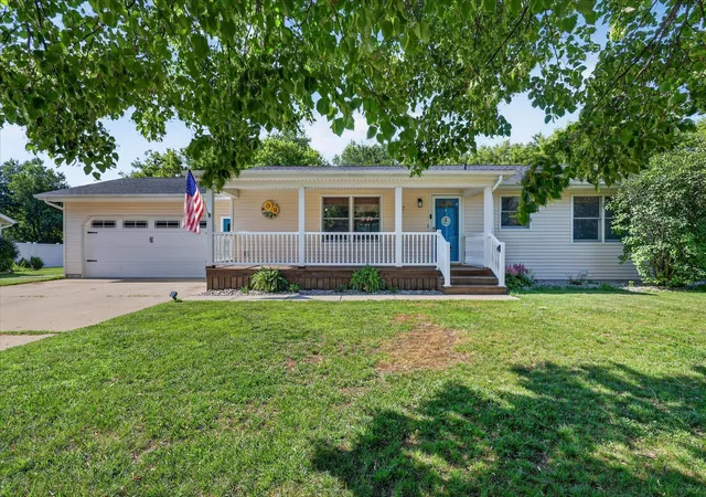4th image of 117 Charlotte St, Edmore, MI 48829 | MLS# 65026034696