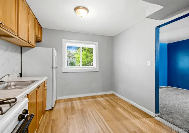 Listing Photo 4 - Condo for sale in building located at 31563 Alpena Ct, Westland, MI 48186