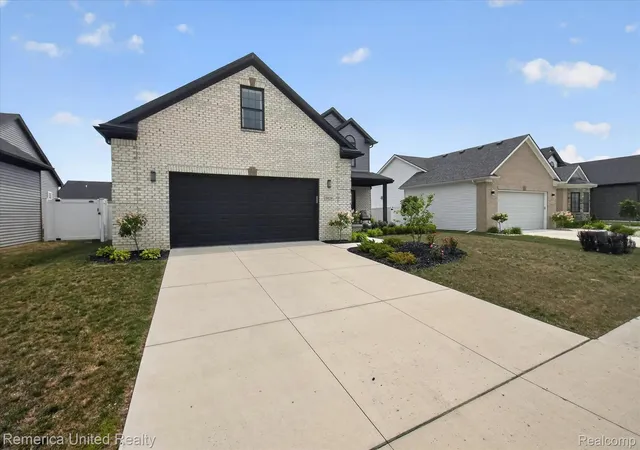 Photo 2 of Single family home for sale at 5024 Chatsworth St, Dundee, MI 48131 | MLS# 20261052388 | Listing updated on 2026-09-16