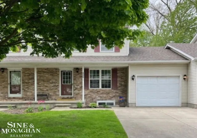 Listing Photo 2 - Condo for sale in building located at 1452 Whispering Woods Ave, Marysville, MI 48040