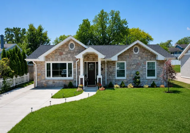 Photo 2 of Single family home for sale at 340 N Berrien St, New Buffalo, MI 49117 | MLS# 69026034736 | Listing updated on 2026-09-09