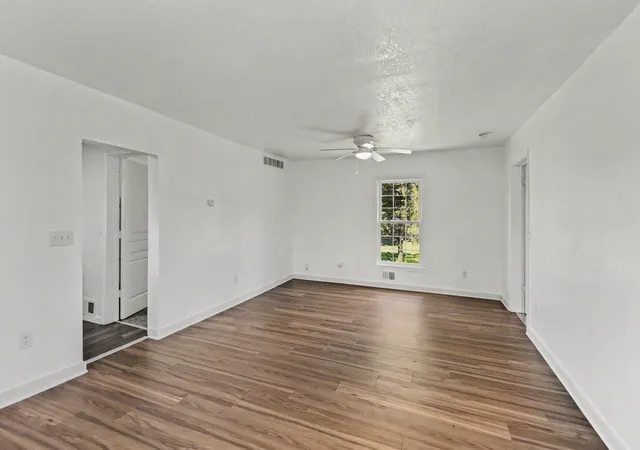 Photo 4 of Single family home for sale at 440 Condad Ave, Jackson, MI 49202 | MLS# 81026034741 | Listing updated on 2026-09-11